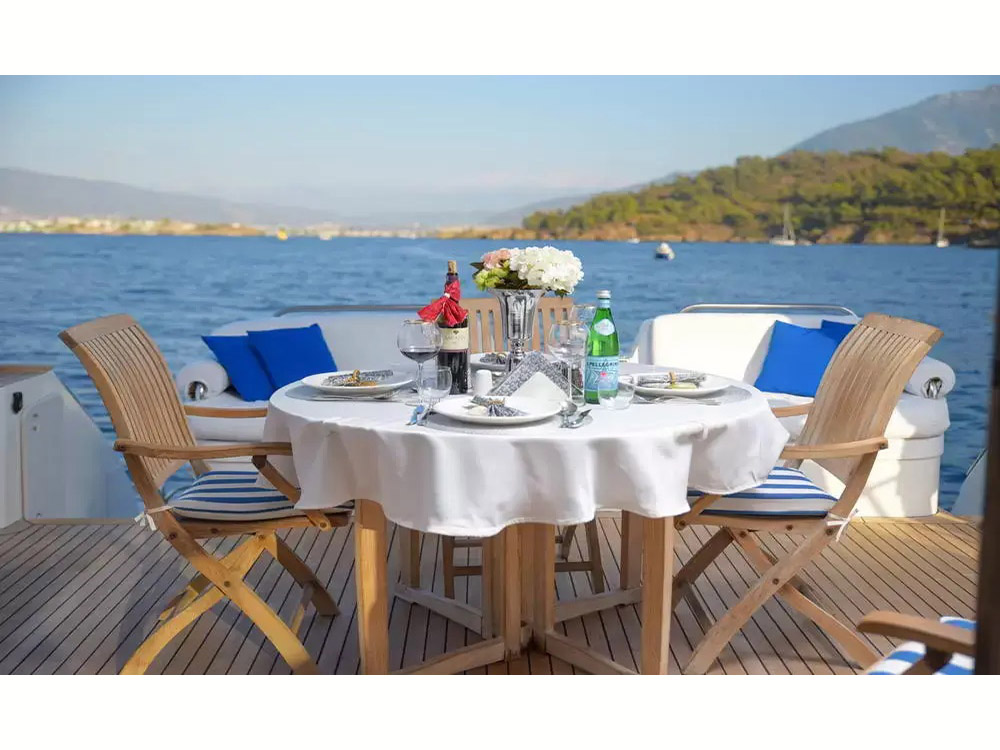 Motoryacht — photo 4