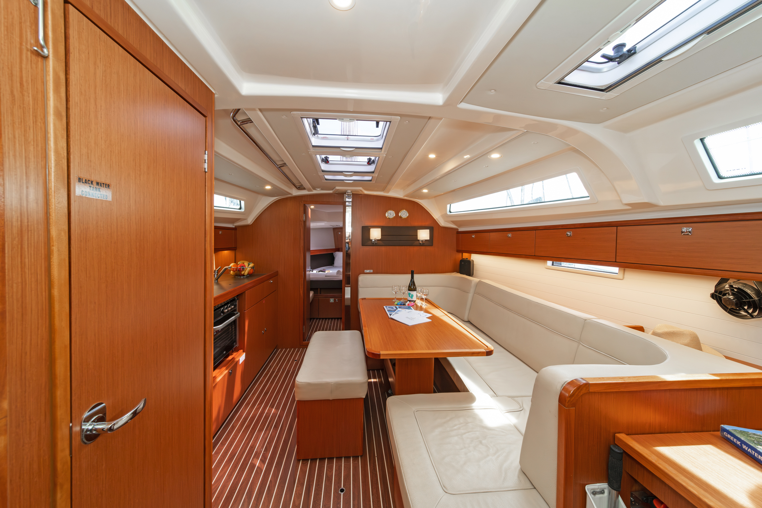 Bavaria Cruiser 41 — photo 16