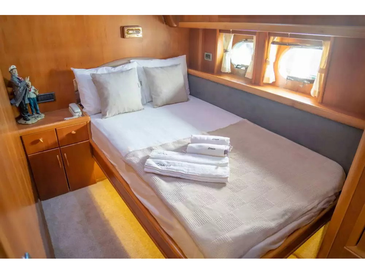 Motoryacht — photo 13