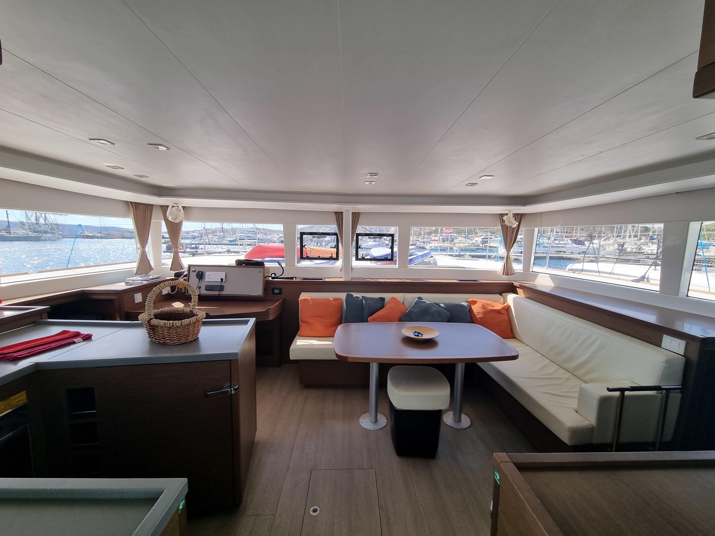 Lagoon 450F — photo 13