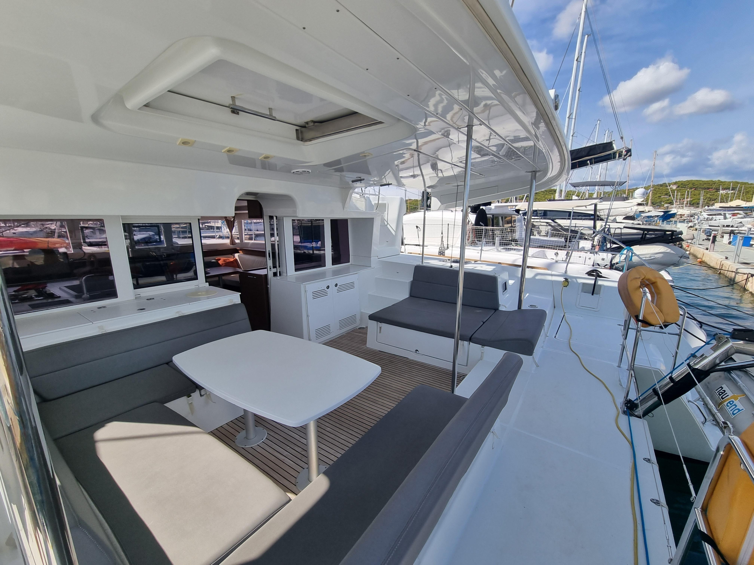 Lagoon 450F — photo 2