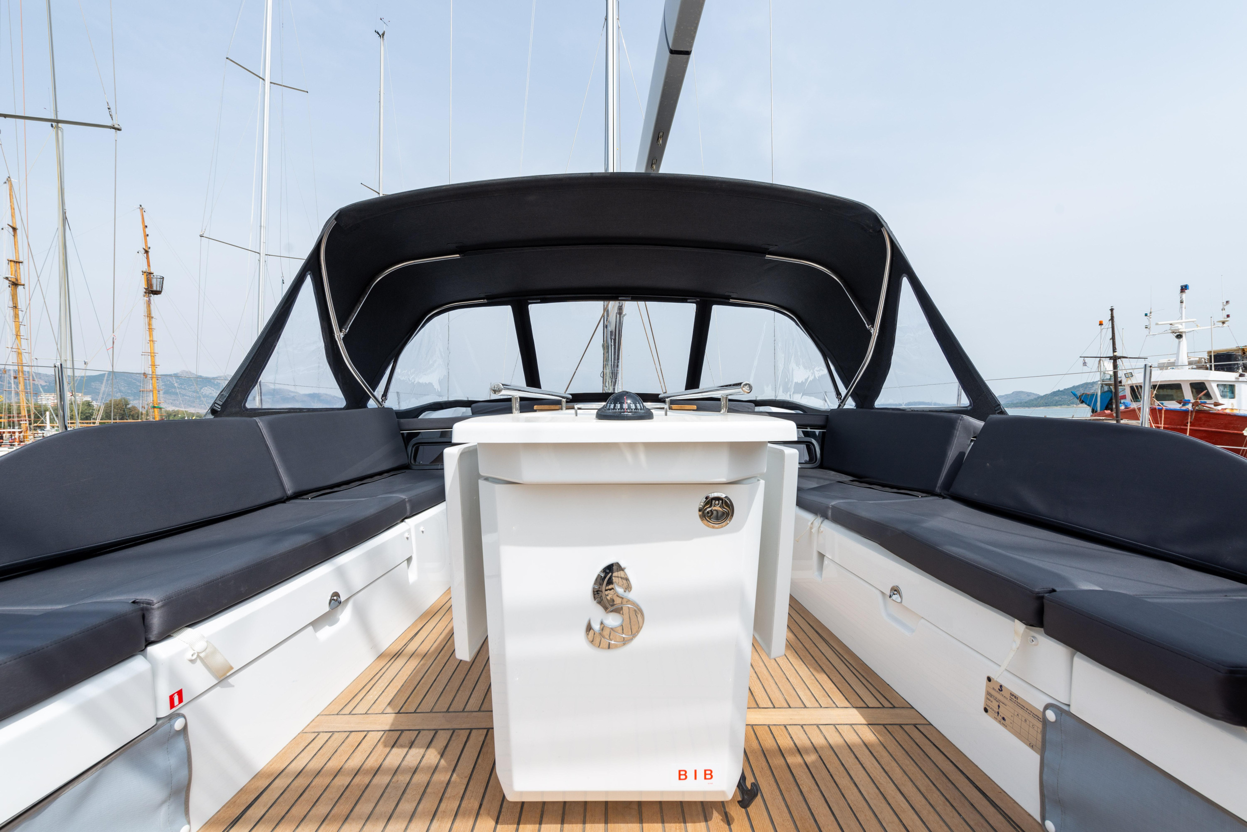 Oceanis 51.1 — photo 50