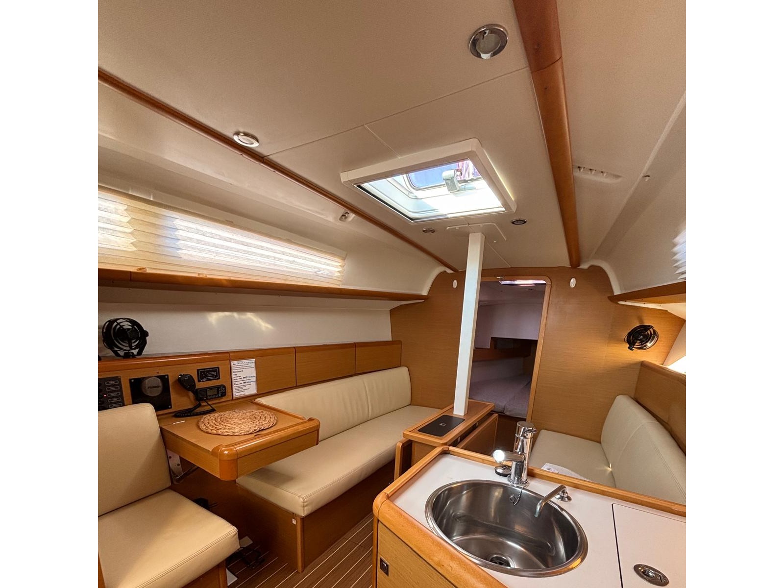 Sun Odyssey 33i — photo 3