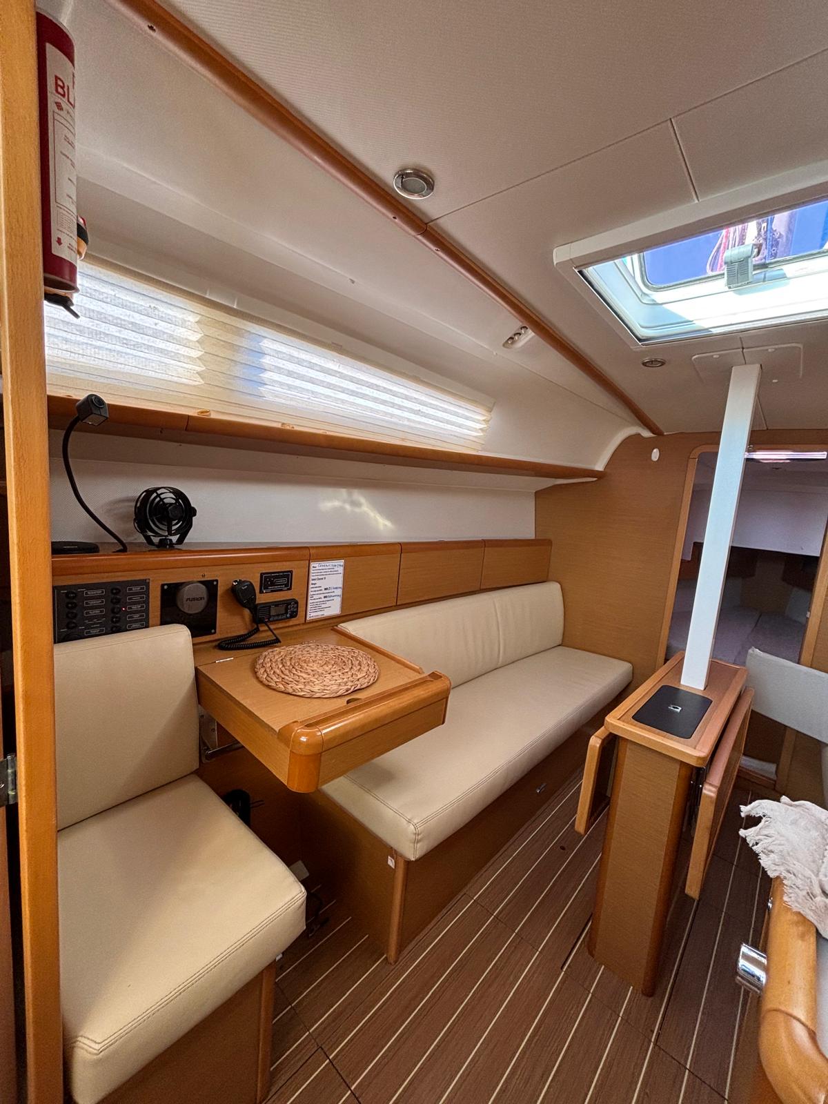 Sun Odyssey 33i — photo 2