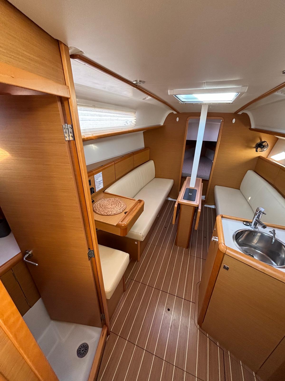 Sun Odyssey 33i — photo 11
