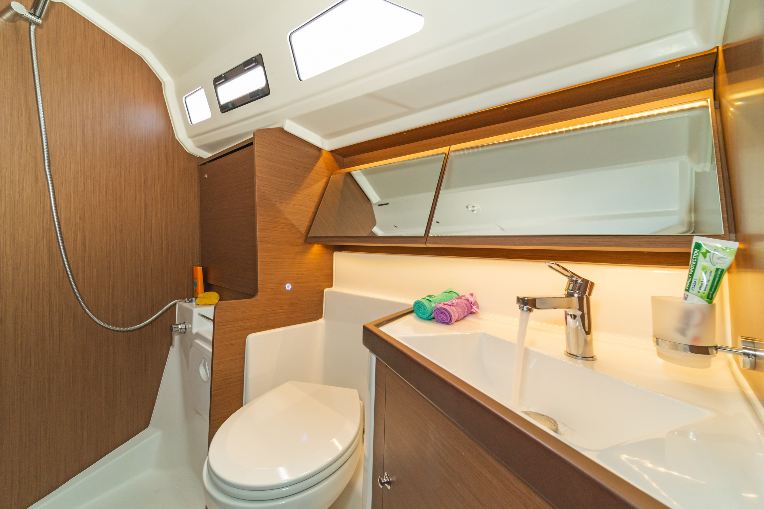 Oceanis 40.1 (3+1 cab) — photo 18
