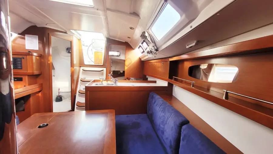 Oceanis 31 (DL) — photo 11