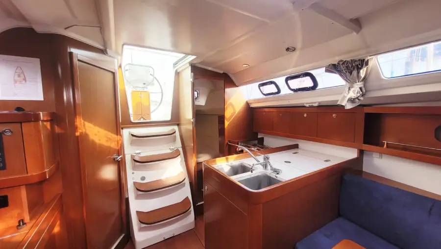 Oceanis 31 (DL) — photo 9