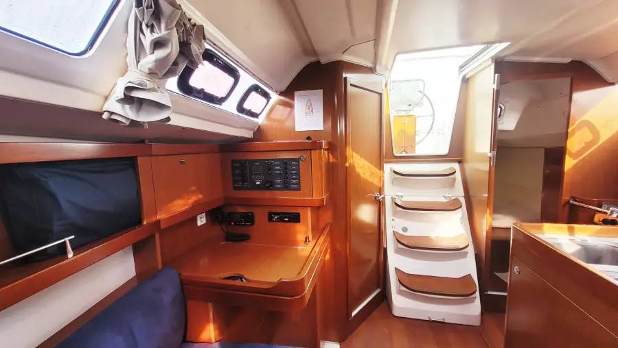 Oceanis 31 (DL) — photo 14