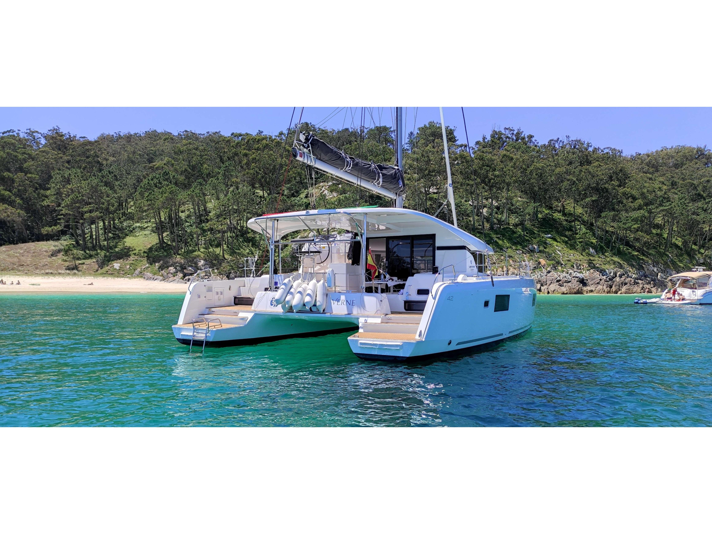 Lagoon 42 — photo 1