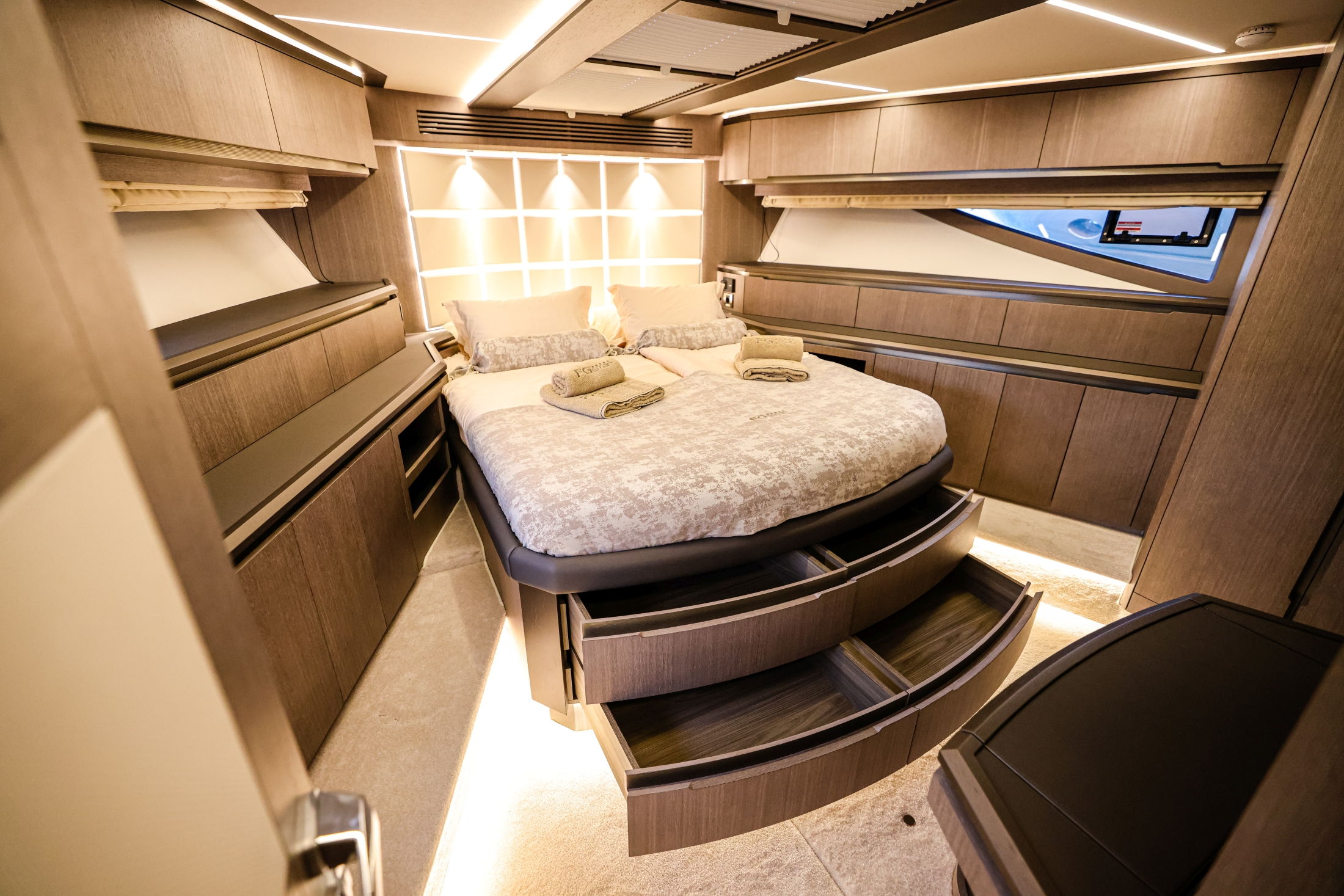Galeon 640 Fly — photo 18