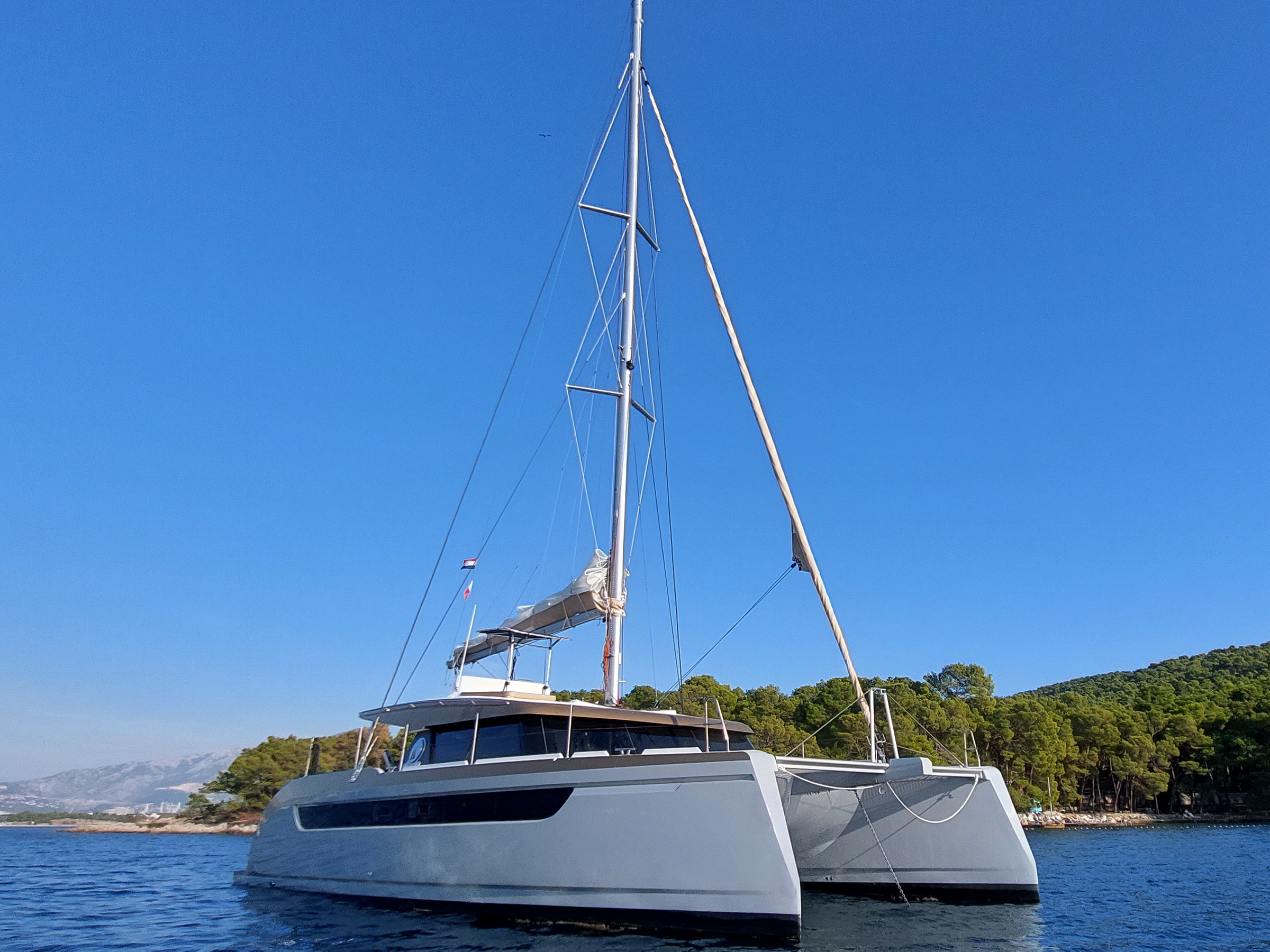 Luna 49 — photo 1