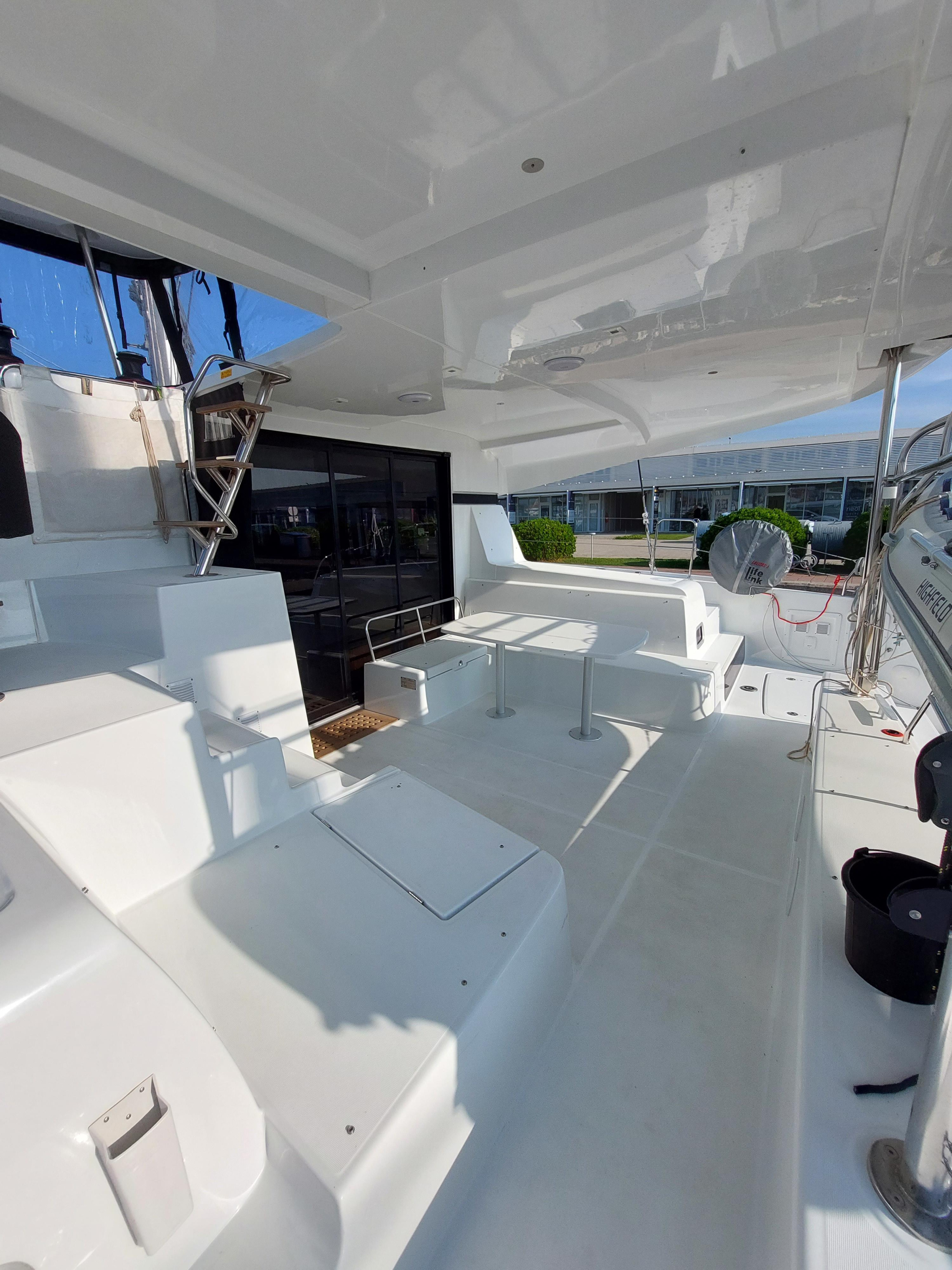 Lagoon 42 — photo 4