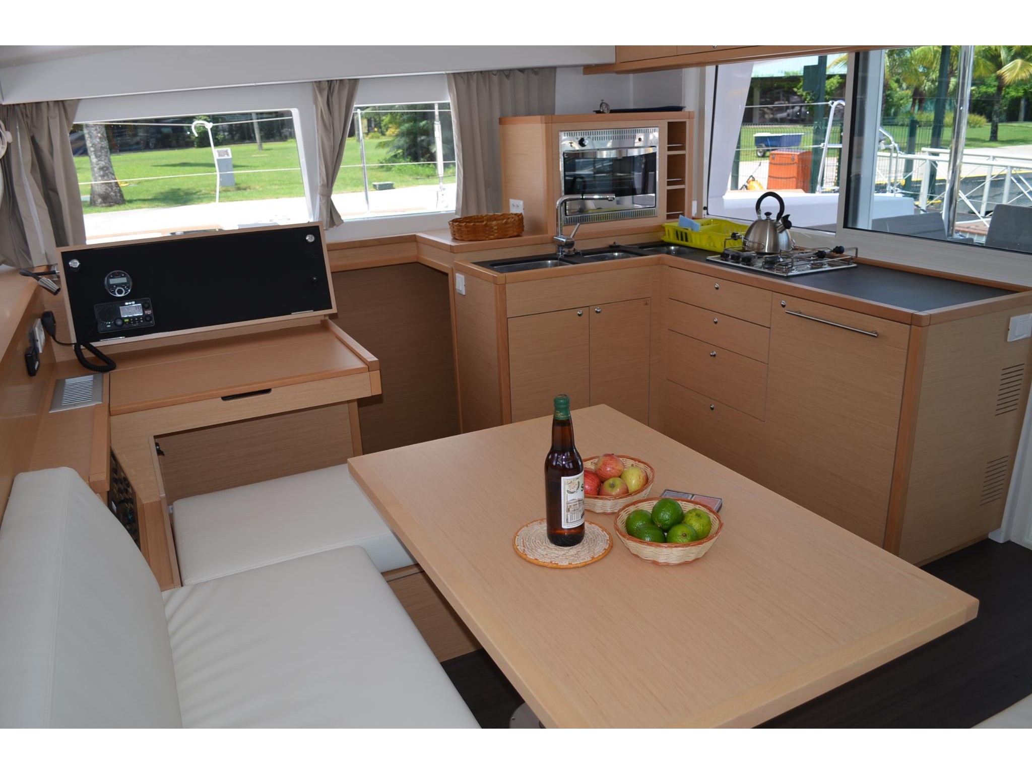 Lagoon 400 S2 — photo 2