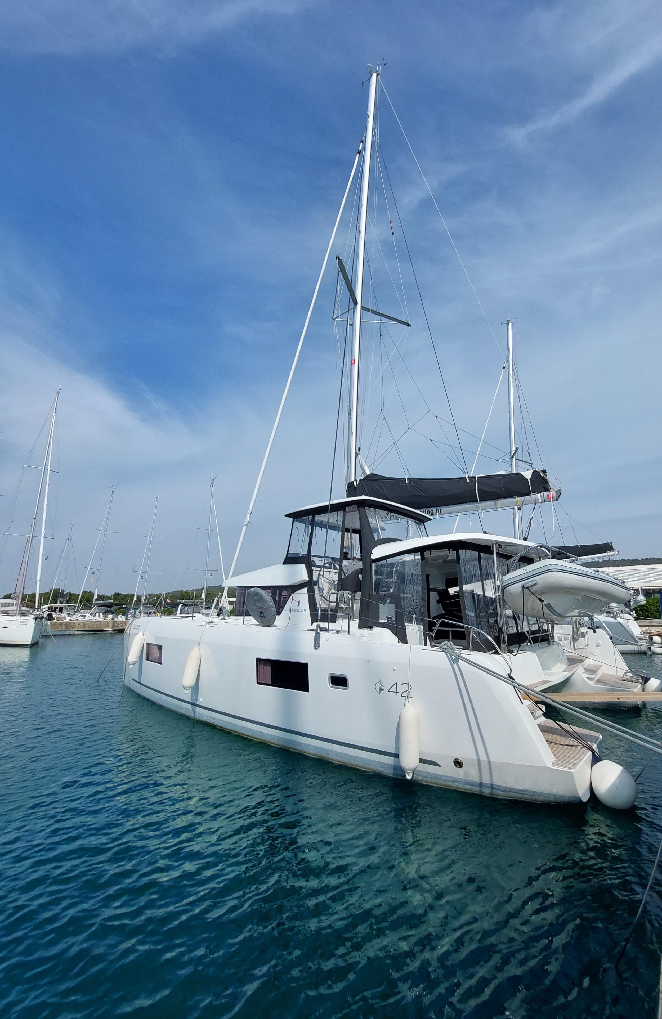 Lagoon 42 — photo 23