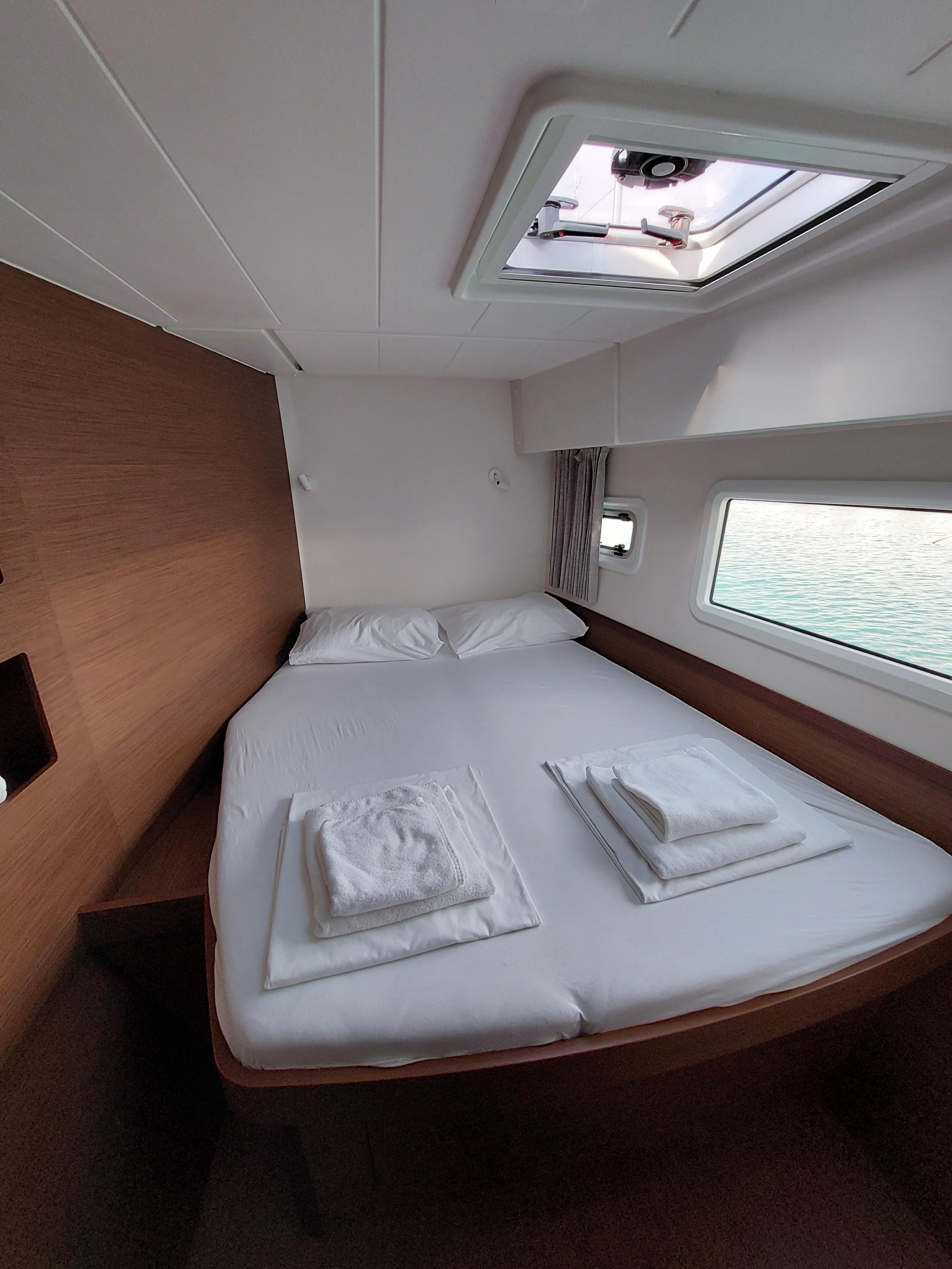 Lagoon 42 — photo 3