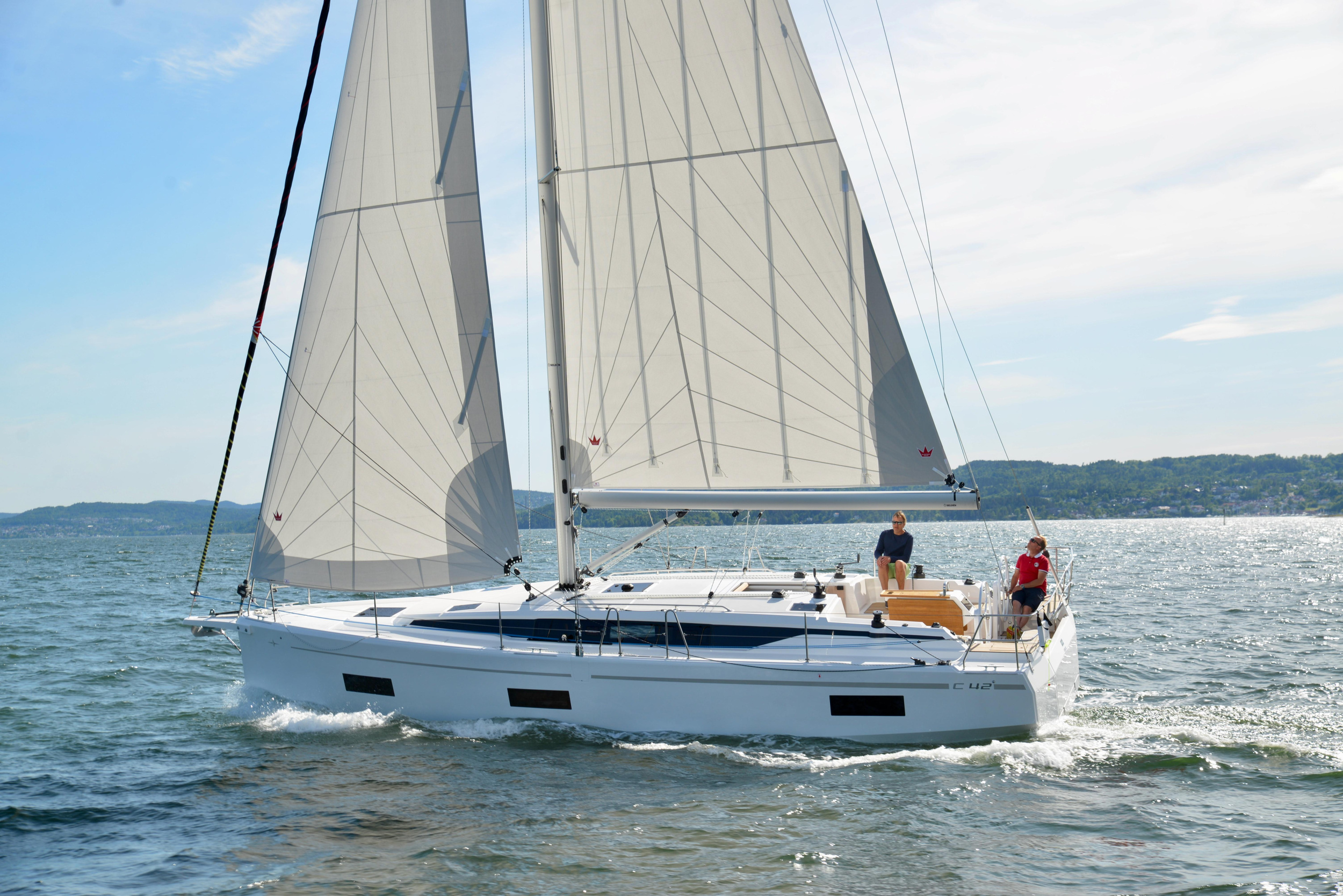 Bavaria C 42 — photo 16