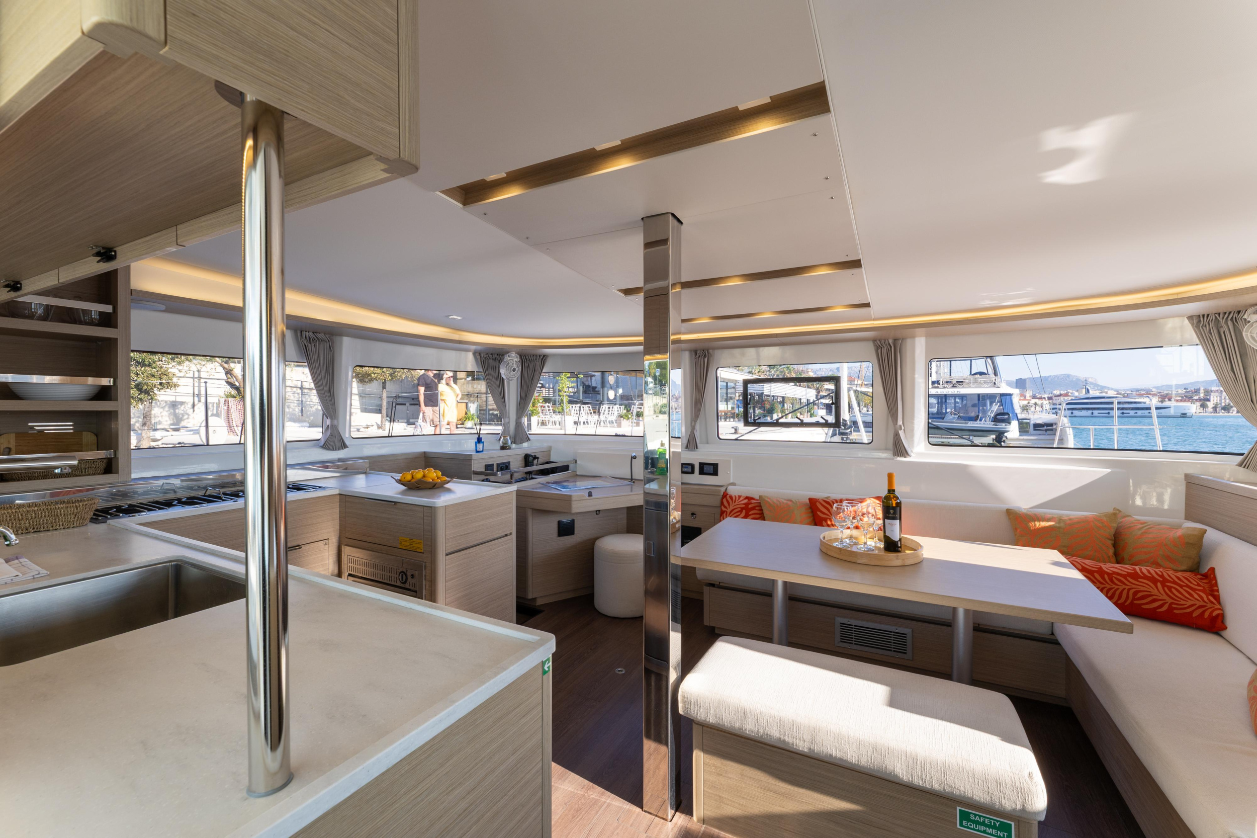 Lagoon 46 — photo 12