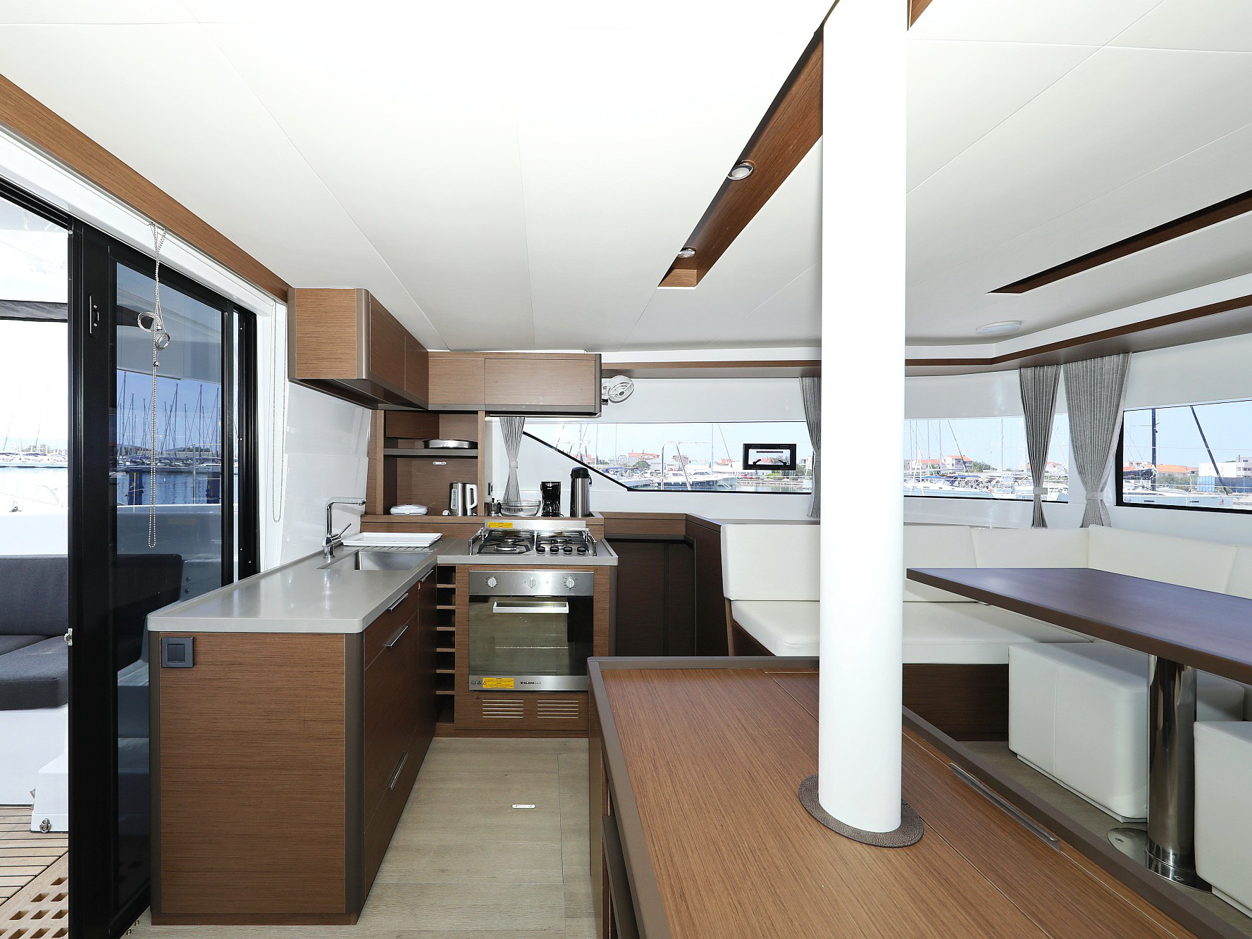 Lagoon 50/6 cab — photo 32