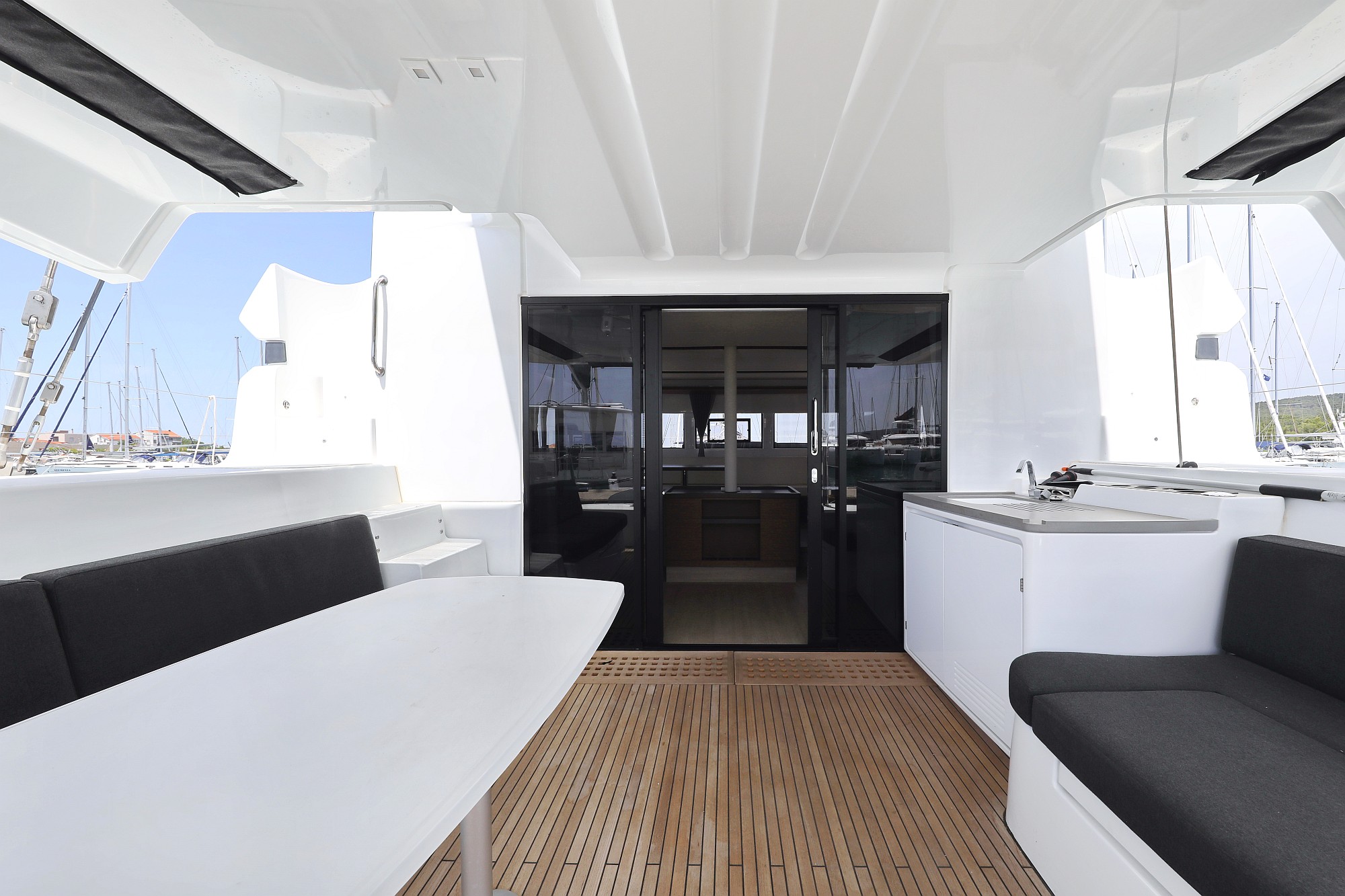 Lagoon 50/6 cab — photo 4