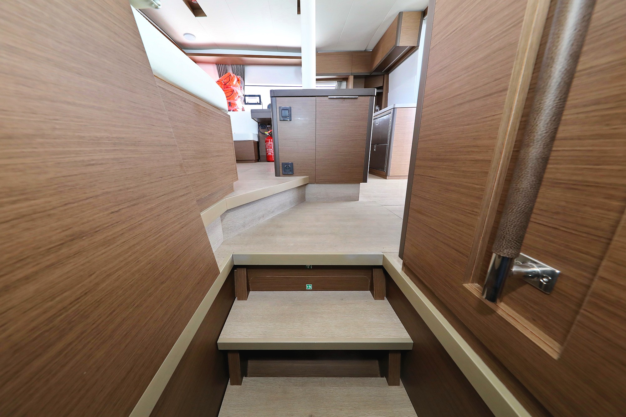Lagoon 50/6 cab — photo 31
