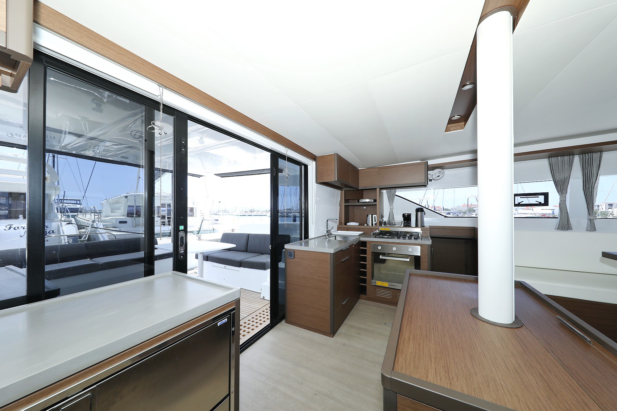 Lagoon 50/6 cab — photo 18