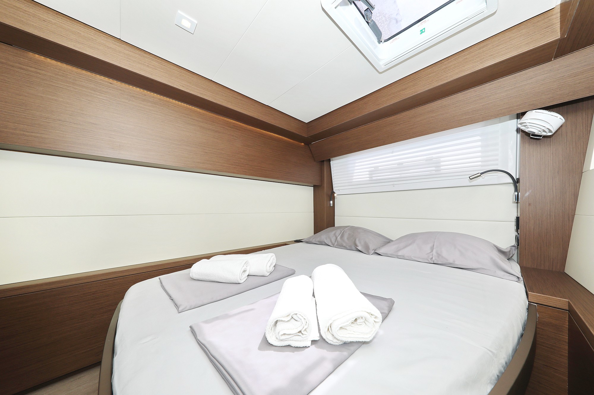 Lagoon 50/6 cab — photo 12
