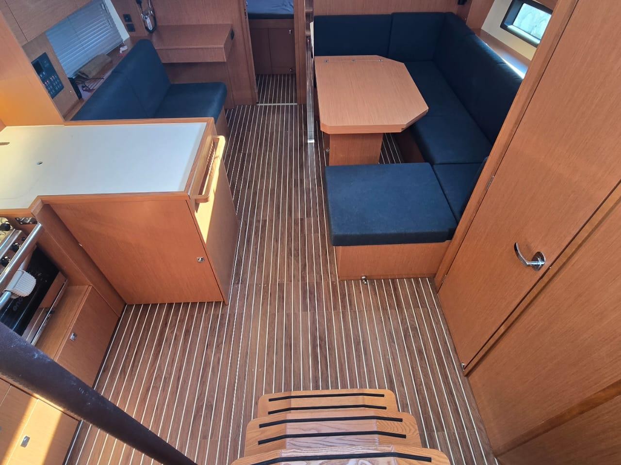 Bavaria C42 — photo 2
