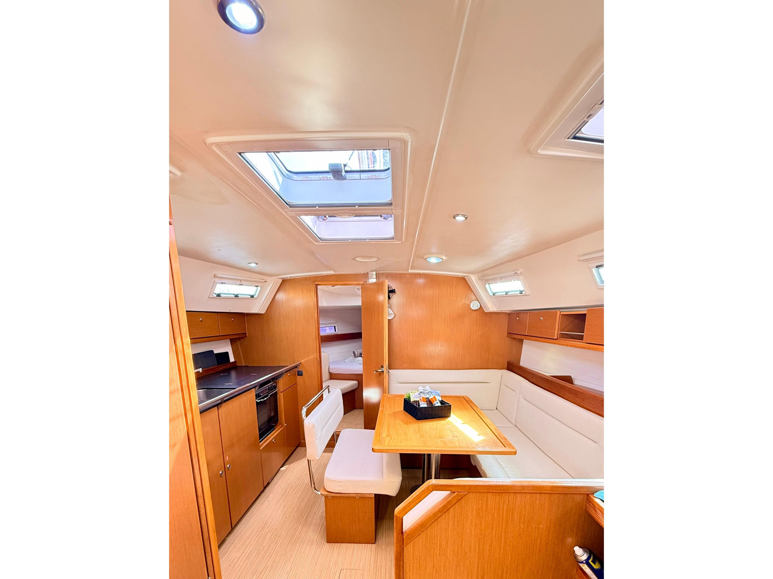 Bavaria 40 Cruiser — photo 7