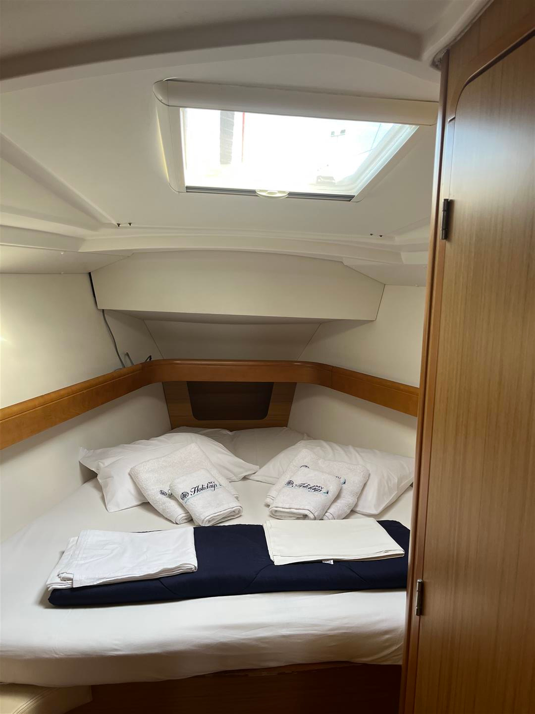 Sun Odyssey 42 i Performance — photo 11