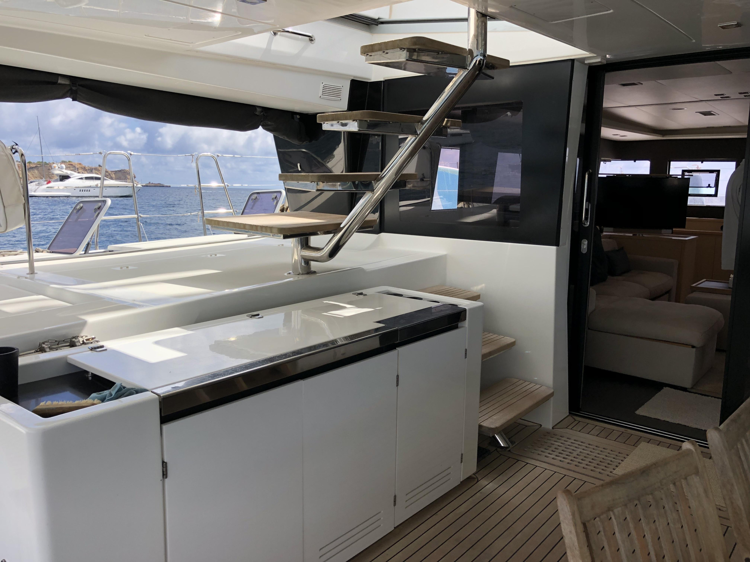Lagoon 620 — photo 18