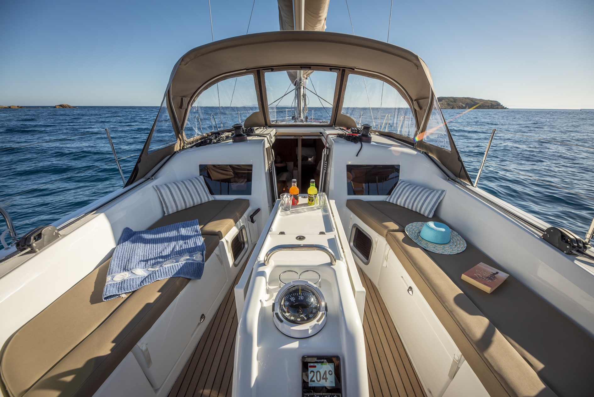 Sun Odyssey 410 — photo 2