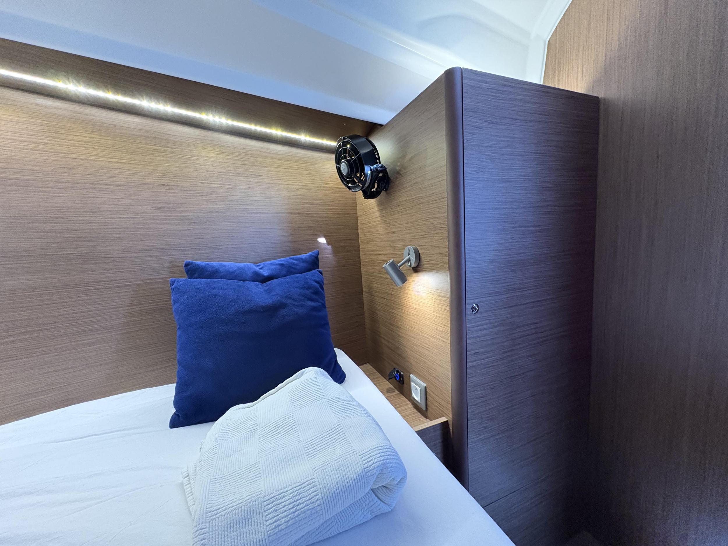 Oceanis 40.1 — photo 17