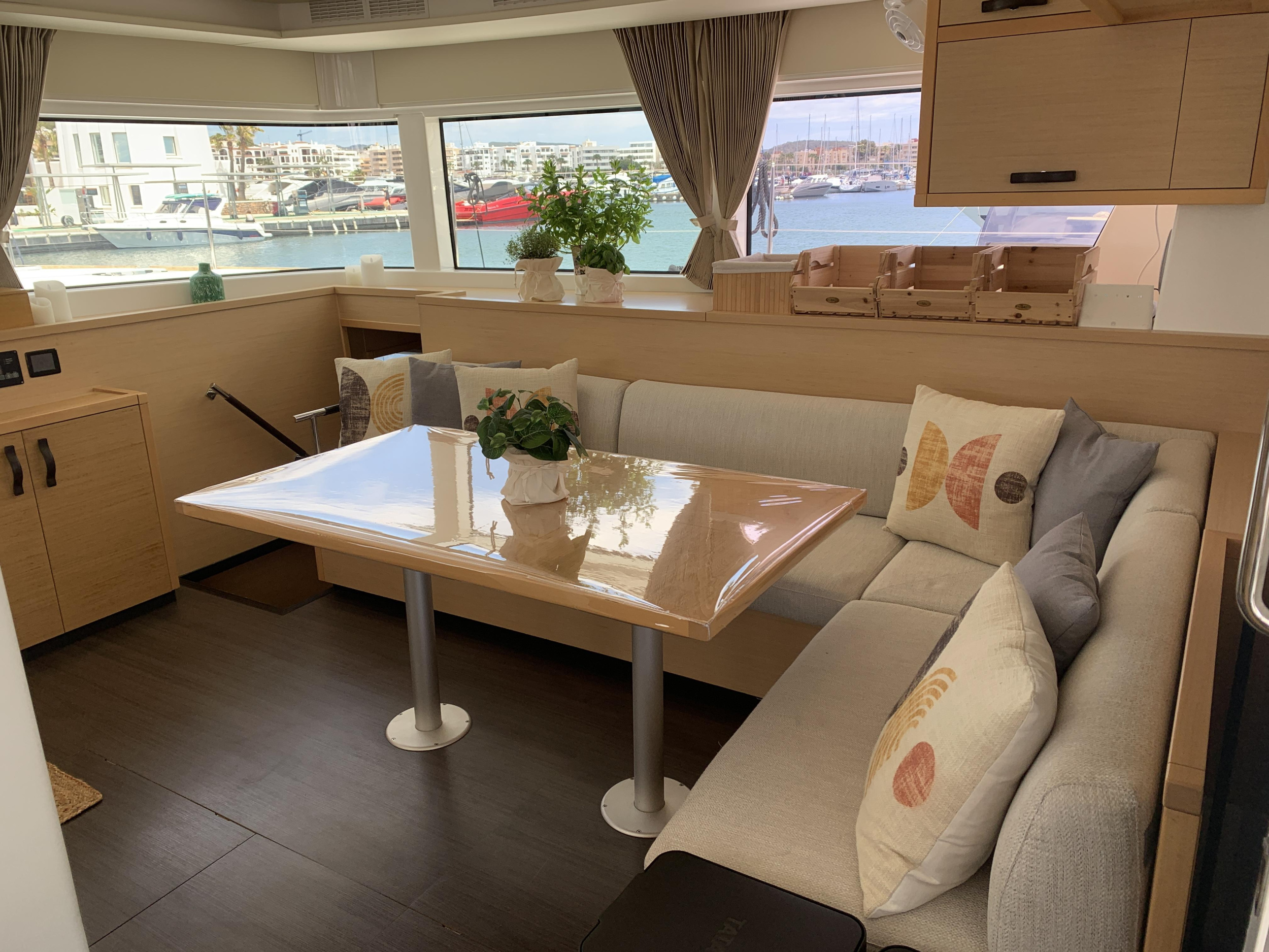 Lagoon 52F ( + crew) — photo 36