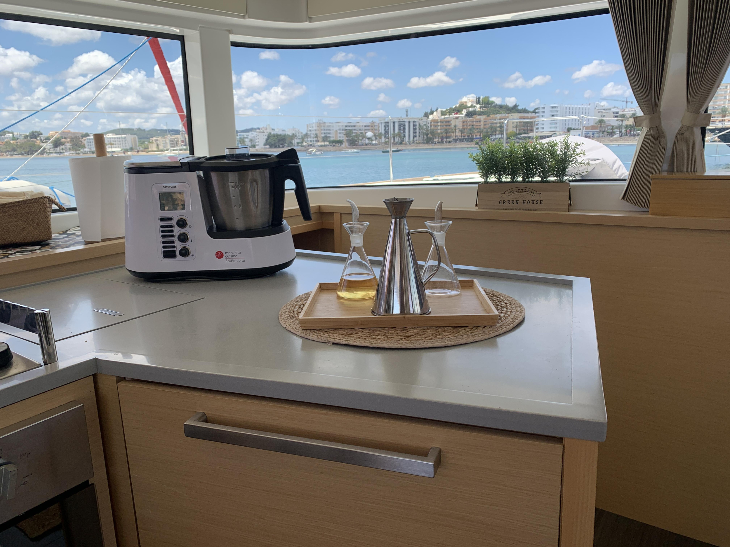 Lagoon 52F ( + crew) — photo 20