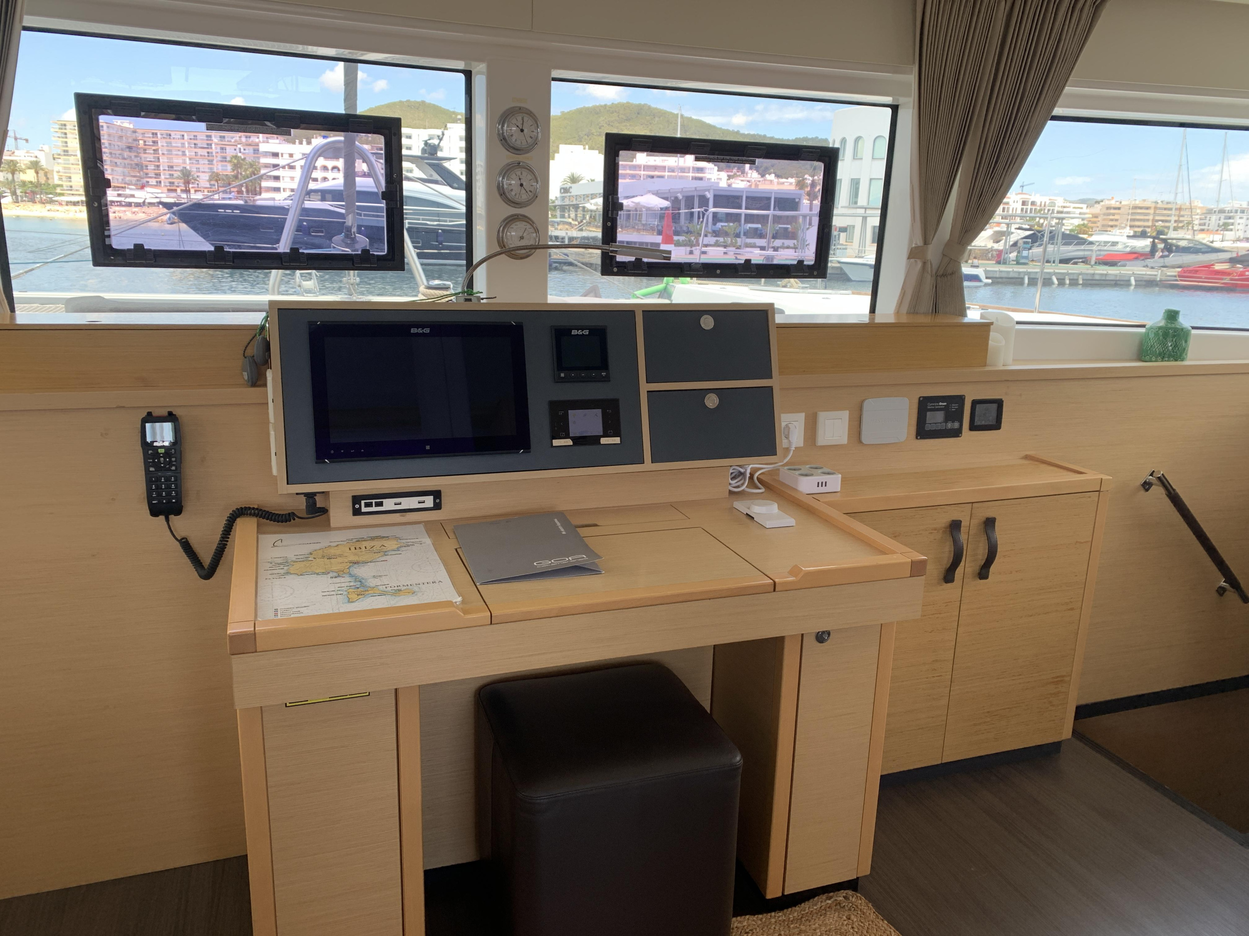 Lagoon 52F ( + crew) — photo 13