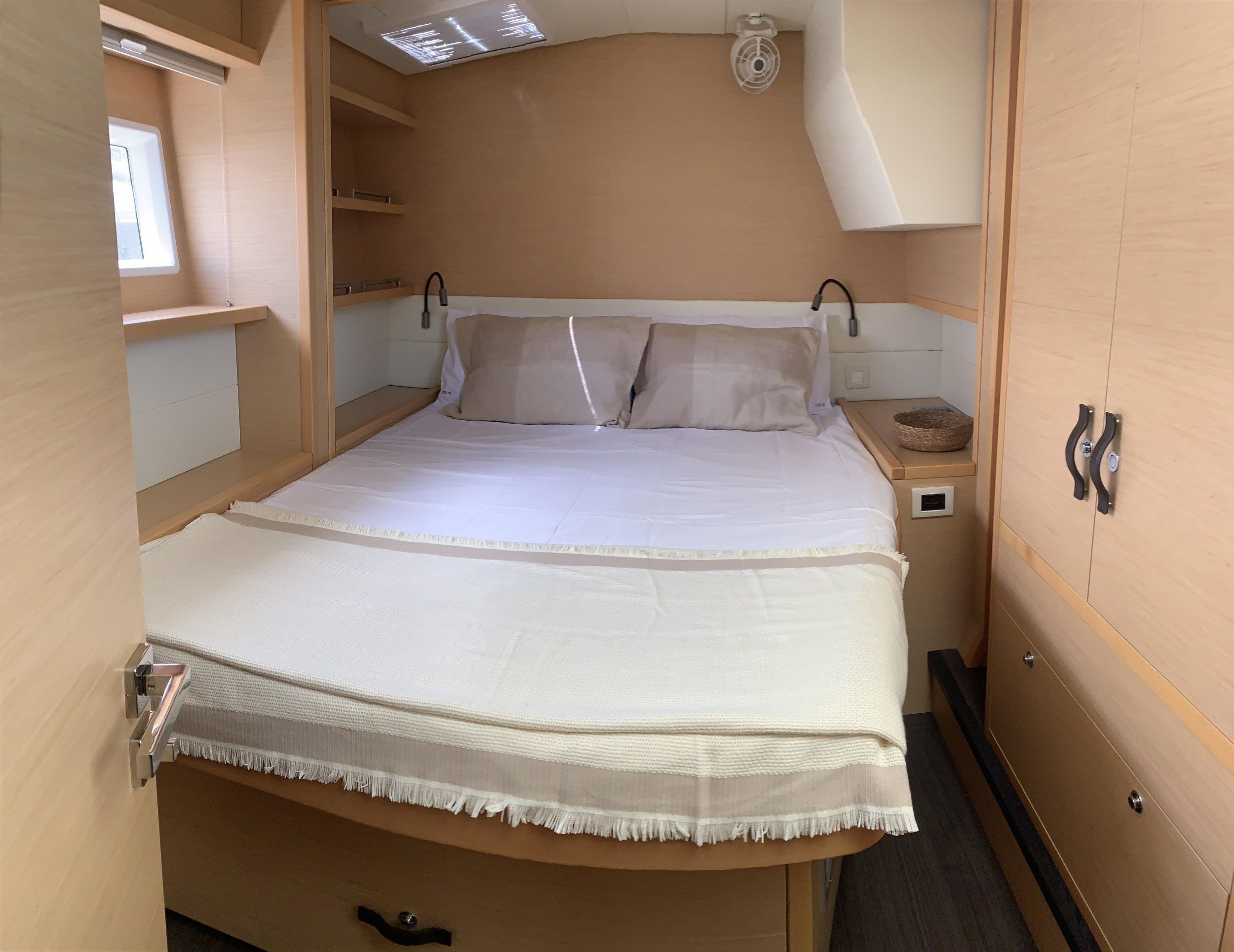 Lagoon 52F ( + crew) — photo 38