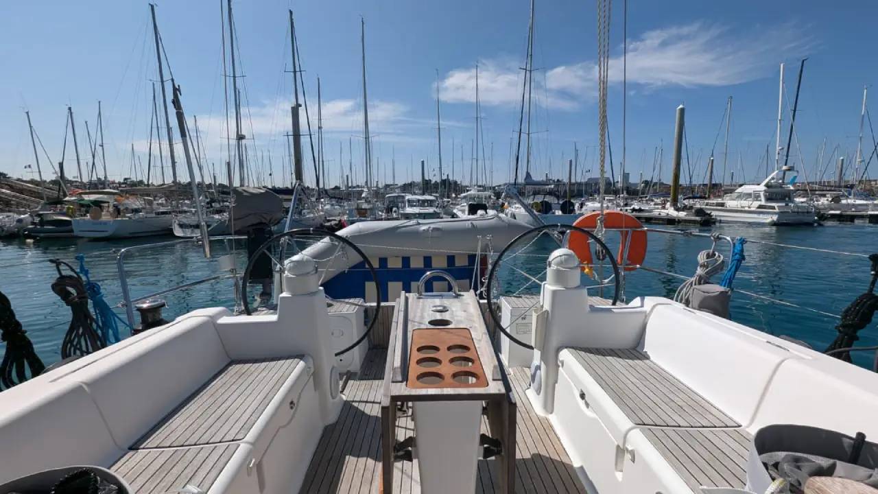 Dufour 375 Grand Large — photo 12