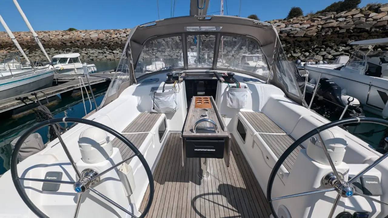 Dufour 375 Grand Large — photo 10
