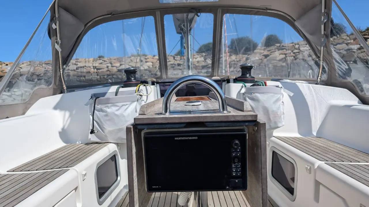 Dufour 375 Grand Large — photo 9