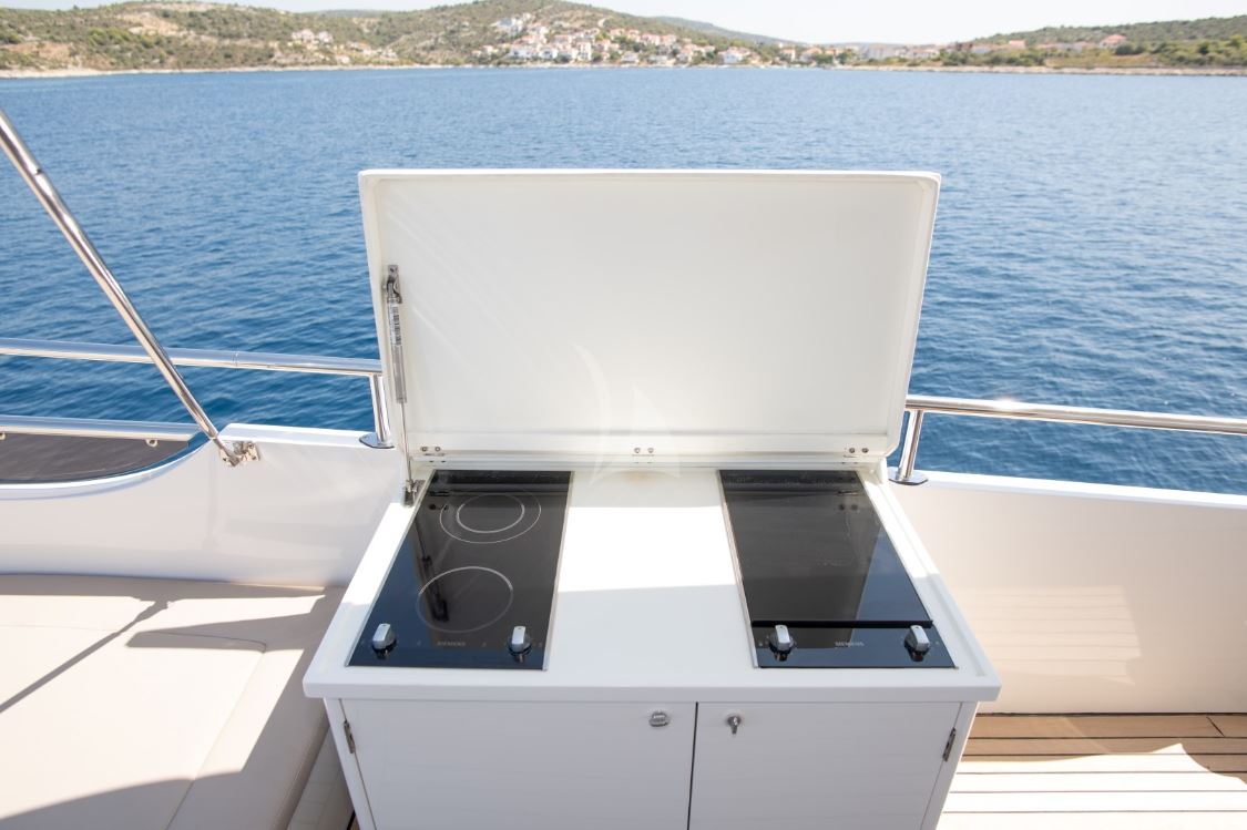 Motoryacht — photo 11