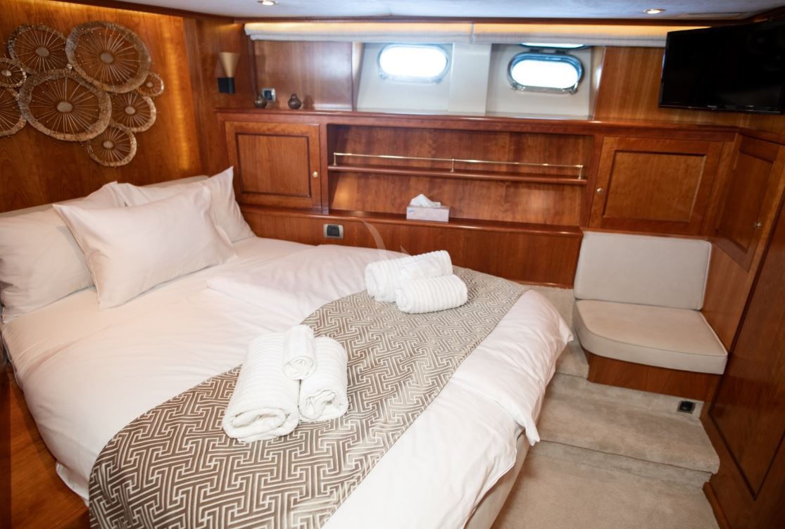 Motoryacht — photo 31