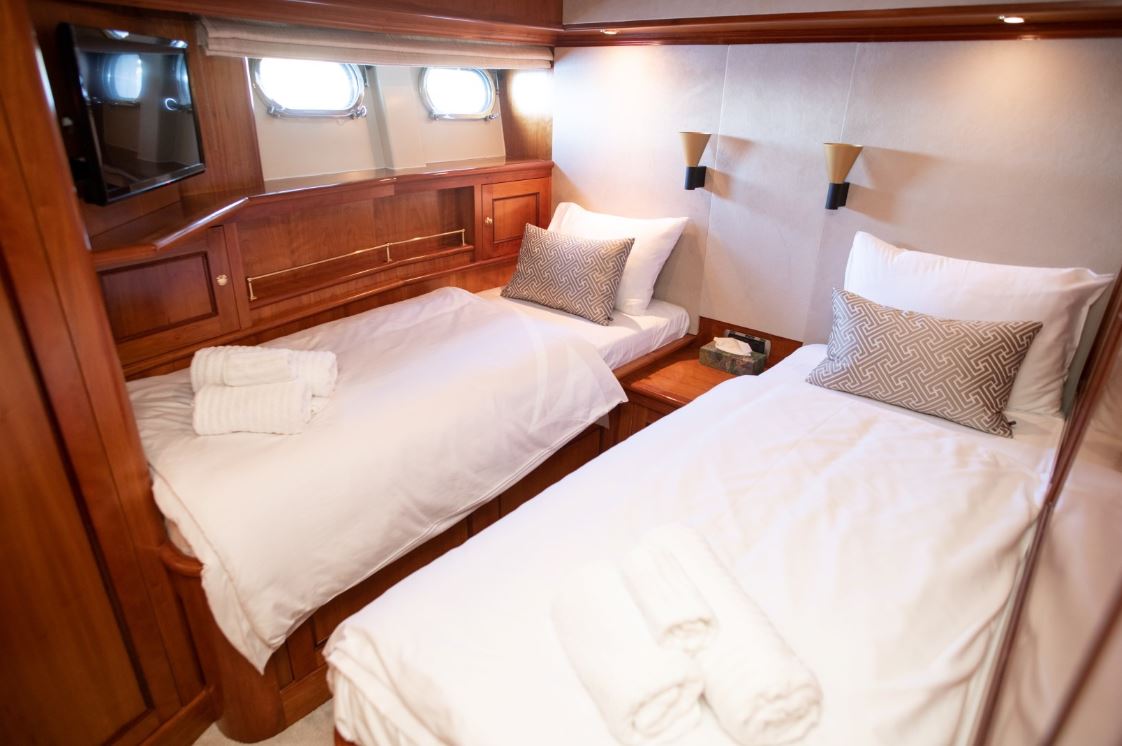 Motoryacht — photo 36
