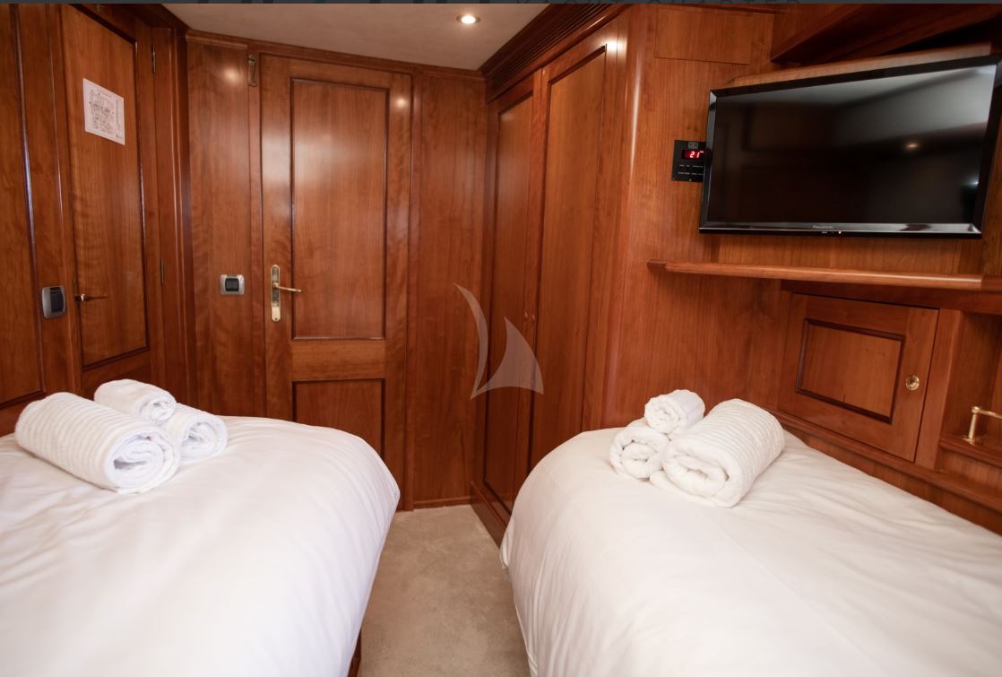 Motoryacht — photo 10