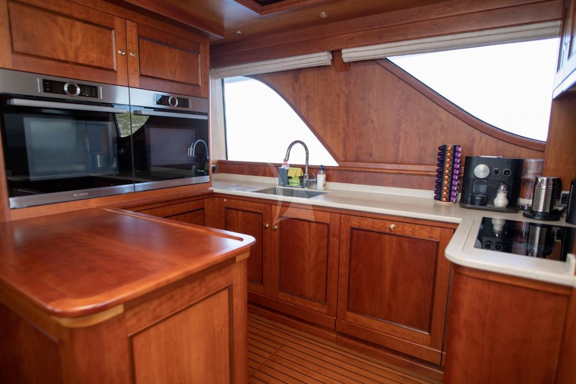 Motoryacht — photo 25