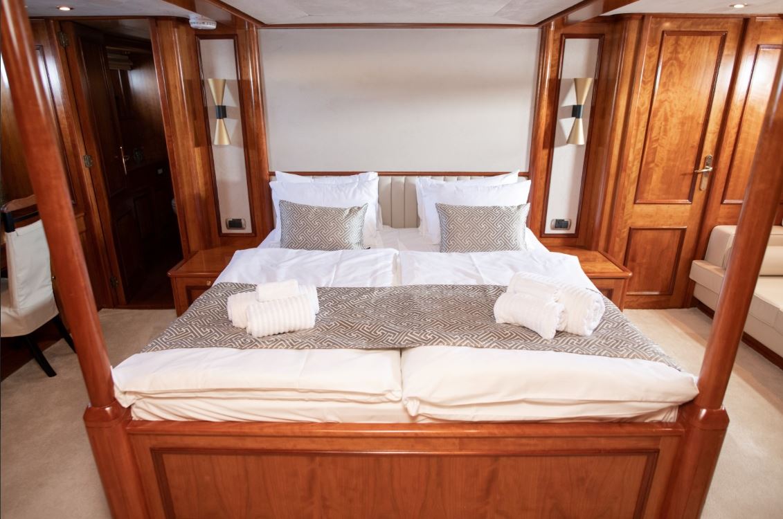 Motoryacht — photo 17