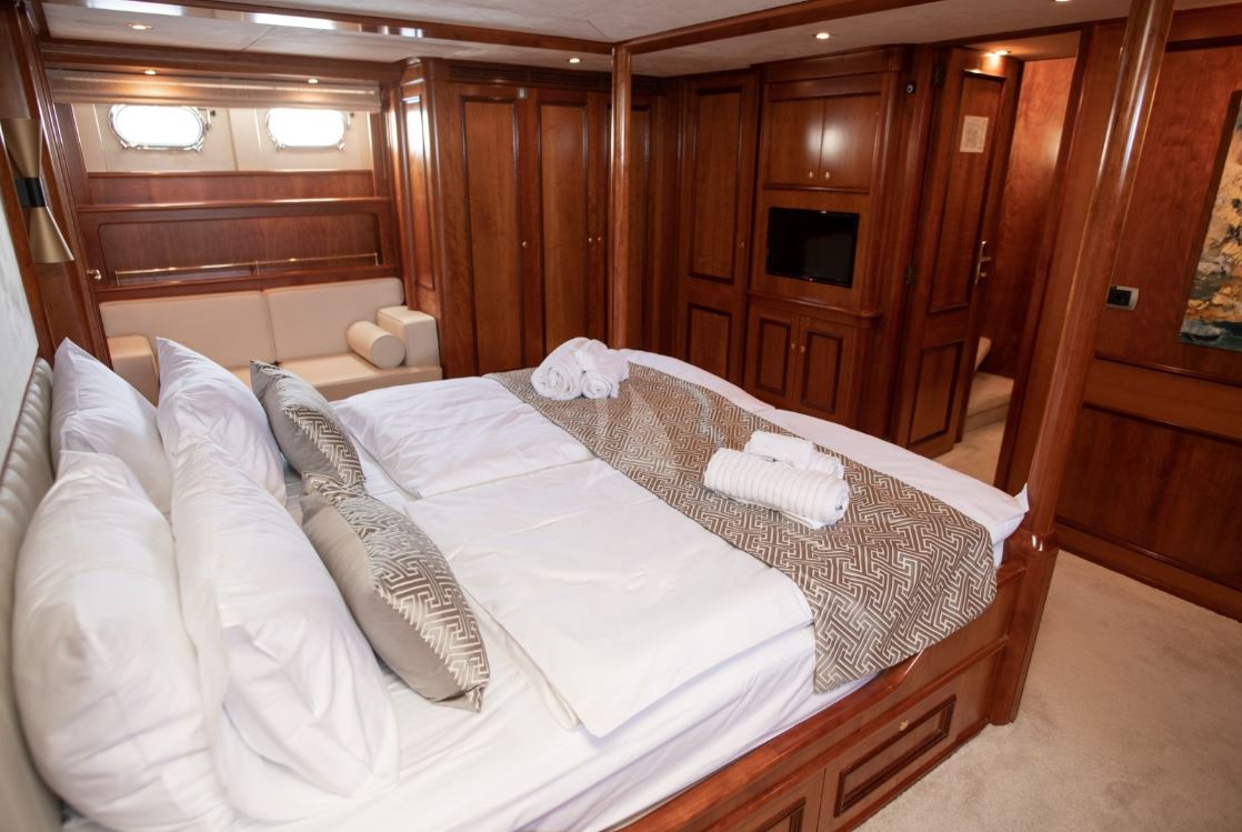 Motoryacht — photo 30