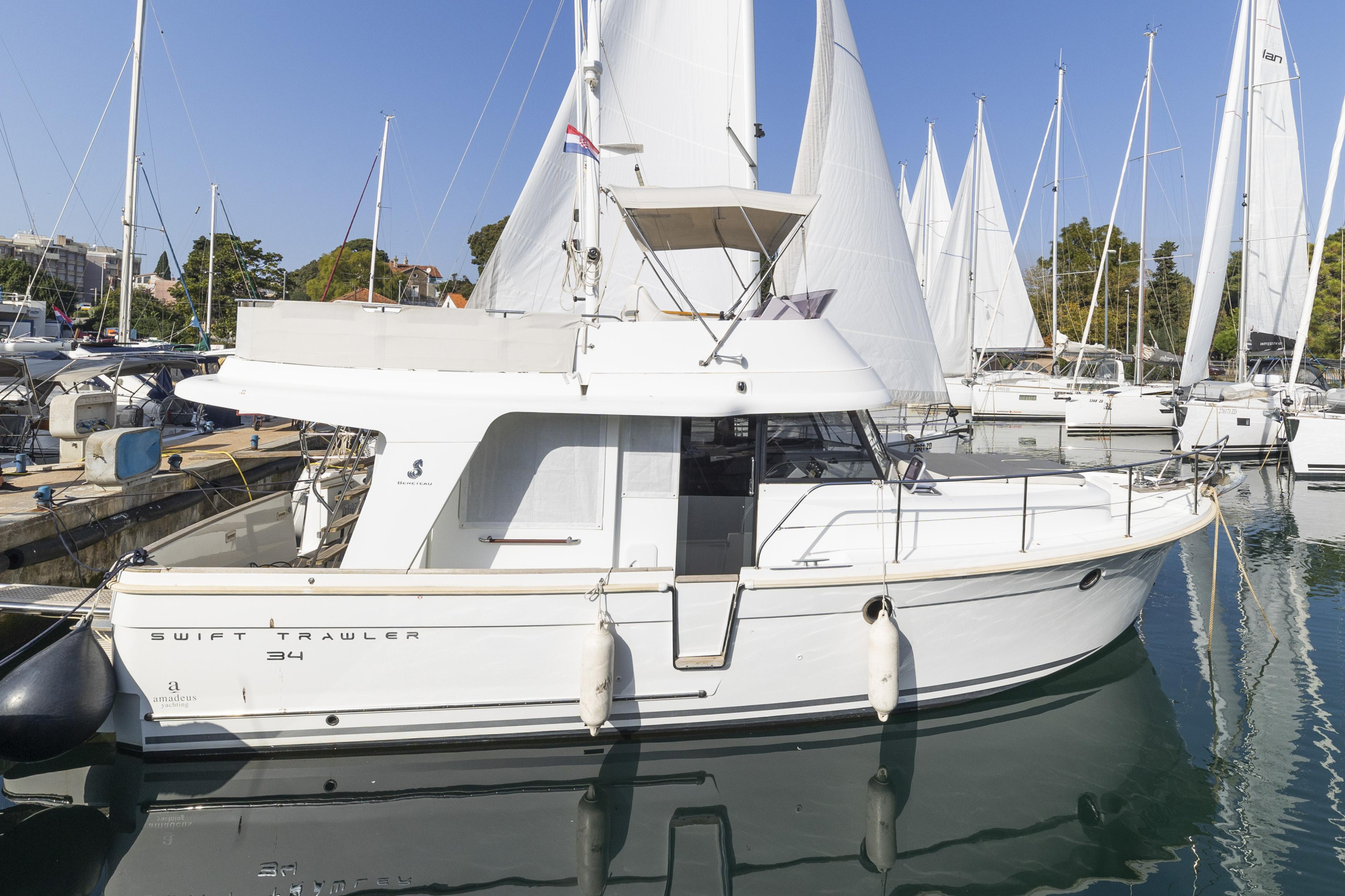Swift Trawler 34 Fly — photo 2