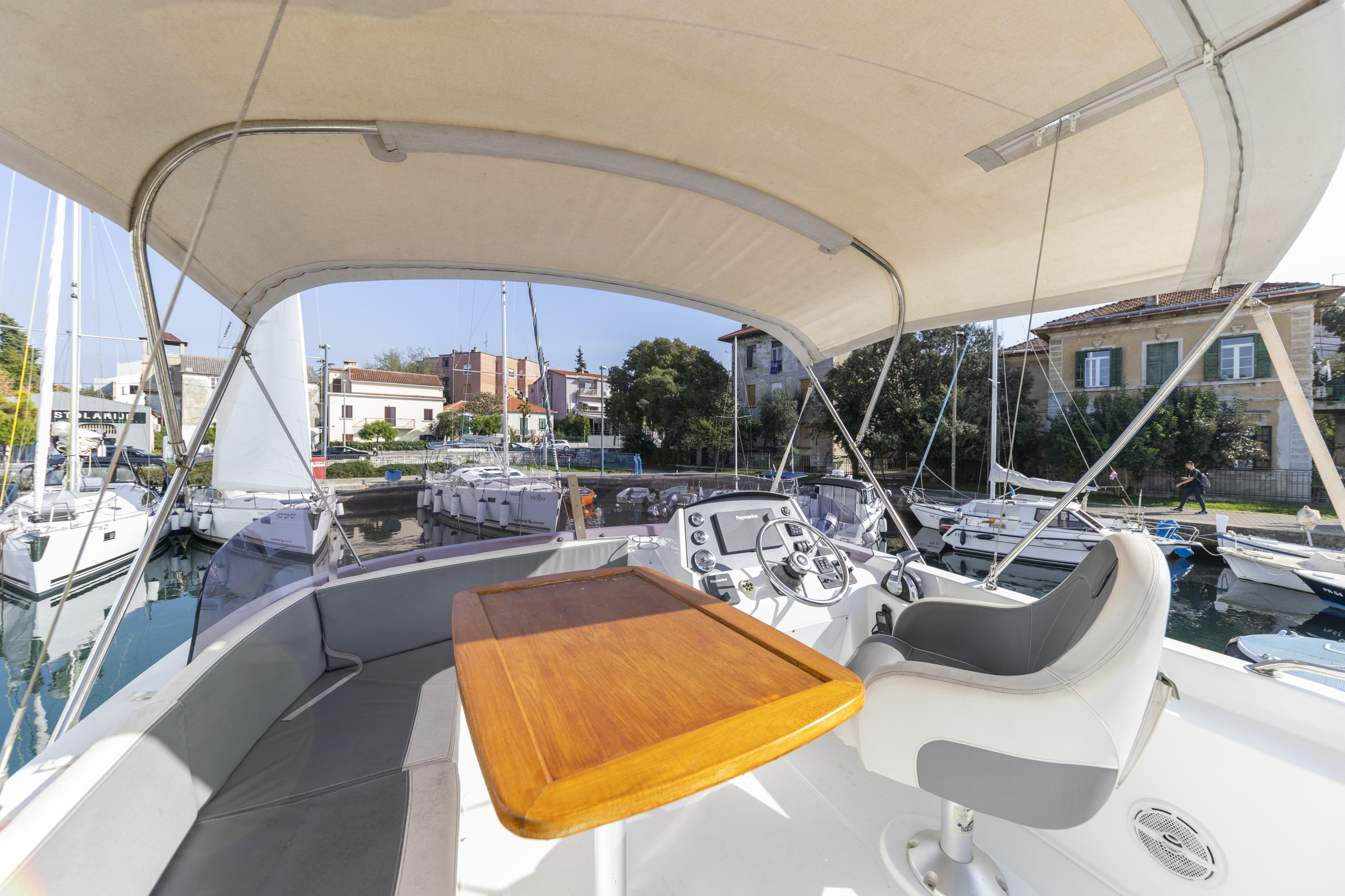 Swift Trawler 34 Fly — photo 17