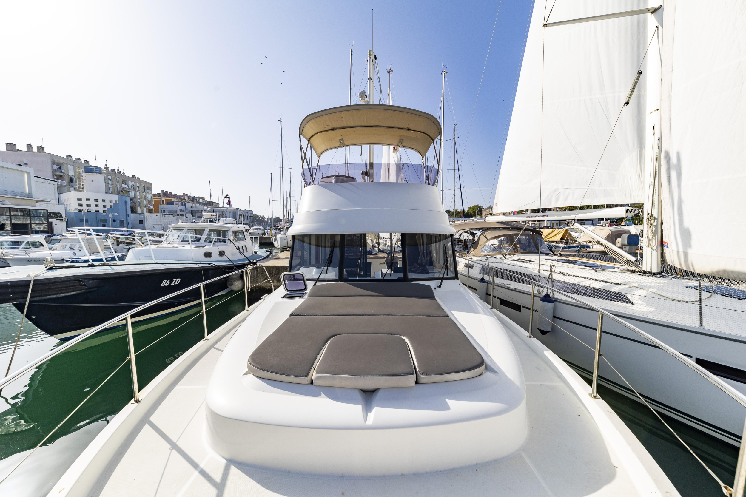 Swift Trawler 34 Fly — photo 8